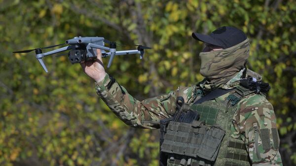 A serviceman of the Russian Armed Forces adjusting the fire of tank units using a UAV in the Zaporozhye region. - Sputnik International