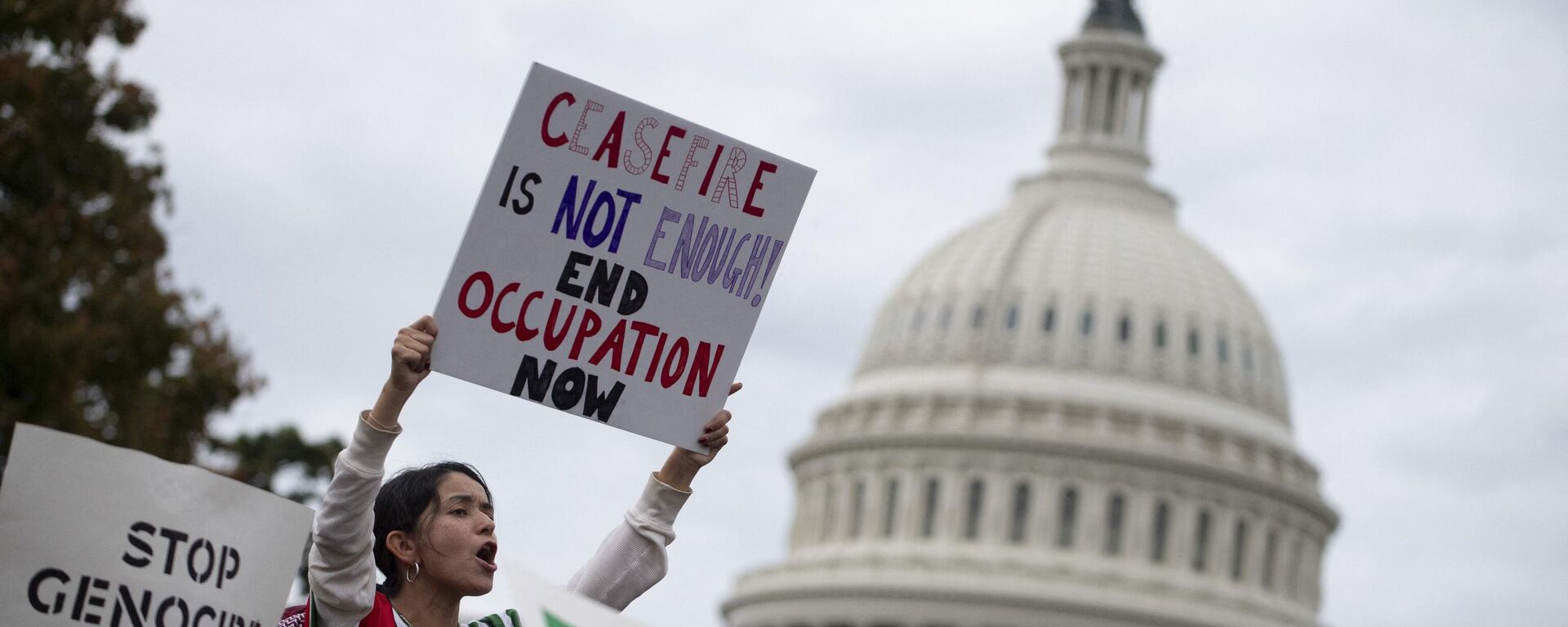 Members of the US Jewish community protest against the Israeli military operation in Gaza ousside the Cannon Senate office building on Capitol Hill in Washington, DC on October 18, 2023.  - Sputnik International, 1920, 16.11.2023