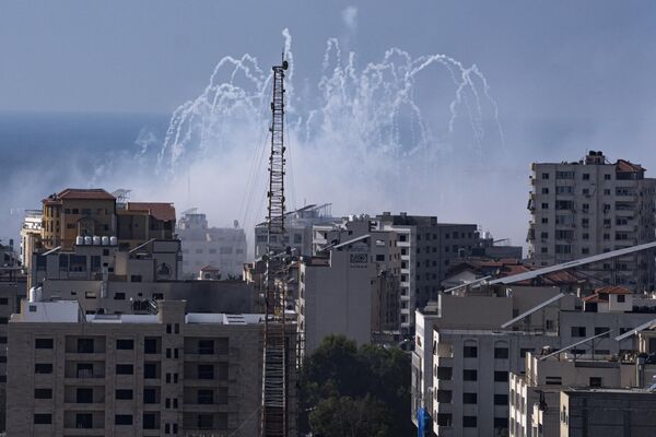Smoke rises during an Israeli strike on Gaza City on October 11, 2023.  - Sputnik International