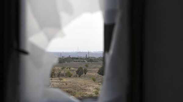View of DPR town of Avdeevka from behind a damaged home. Mid-October 2023. - Sputnik International