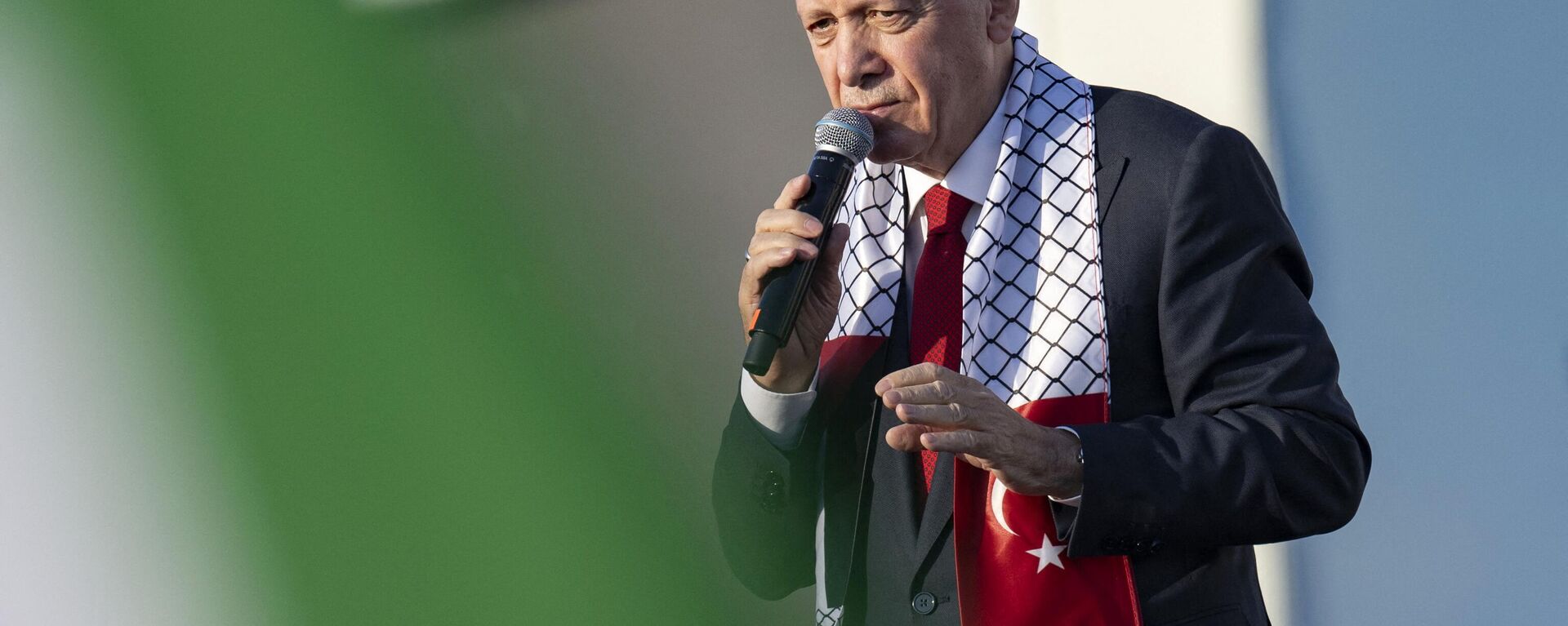 Turkish President Tayyip Erdogan speaks during a rally organised by the AKP party in solidarity with the Palestinians in Gaza, in Istanbul on October 28, 2023. - Sputnik International, 1920, 05.11.2023