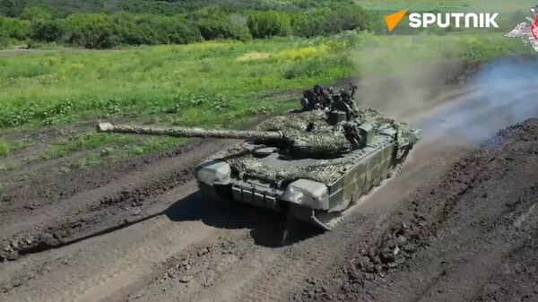 Russian T-72B3 crews from Battlegroup Zapad eliminate Ukrainian forces in Kupyansk area - Sputnik International