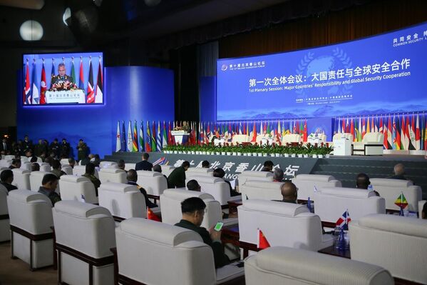 Russian Defense Minister Sergei Shoigu speaks at the 10th Beijing Xiangshan Forum. - Sputnik International
