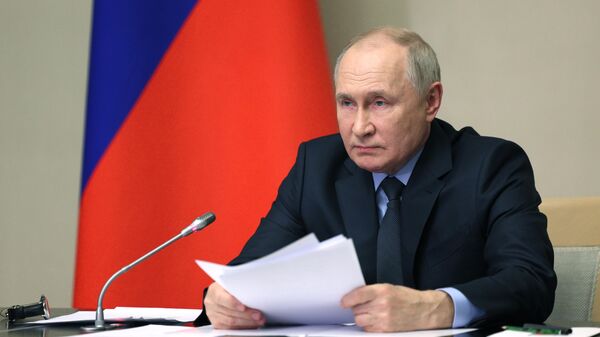 Russian President Vladimir Putin speaks to members of Russia's Security Council and security service heads, October 30, 2023. - Sputnik International