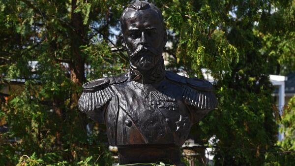 Monument to Nicholas II at the Alley of Rulers in Petrovigsky Lane in Moscow, where an international memorial event was held on the 100th anniversary of the death of the Romanov family - Sputnik International
