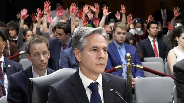 Secretary of State Antony Blinken pauses as his testimony to the Senate Appropriations Committee to aid to Israel and Ukraine is overwhelmed by shouts from protesters in the audience - Sputnik International