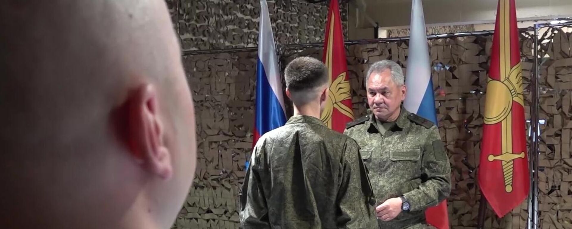 In this handout video grab released by the Russian Defense Ministry, Russian Defense Minister Sergei Shoigu presents a state award to a participant of the Russia's military operation - Sputnik International, 1920, 03.11.2023