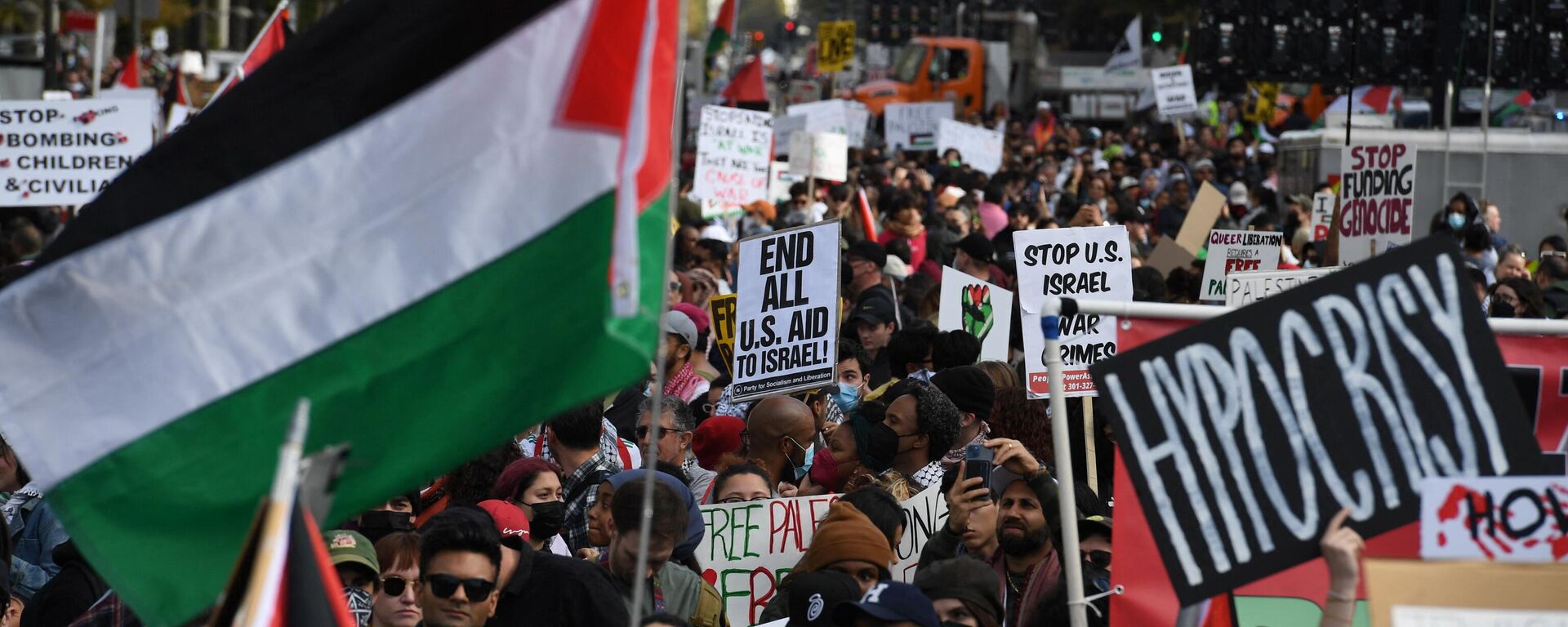 Demonstrators rally in support of Palestinians in Washington, DC, on November 4, 2023.  - Sputnik International, 1920, 04.11.2023