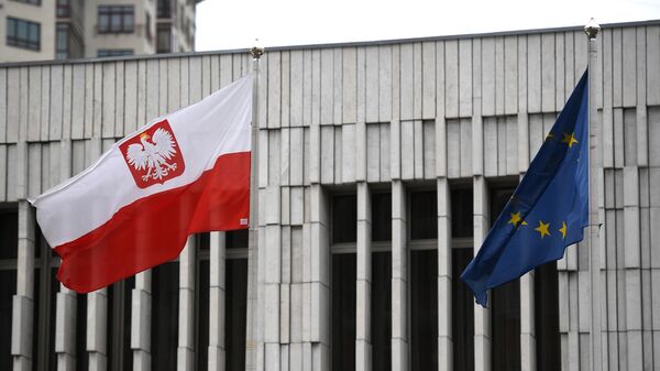 Flags of Poland and the European Union - Sputnik International
