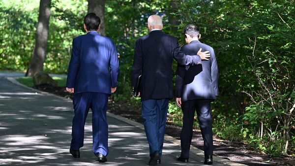 US President Joe Biden (C), Japanese Prime Minister Fumio Kishida (R), and South Korean President Yoon Suk Yeol leave after a press conference during the Camp David Trilateral Summit at Camp David in Maryland on August 18, 2023.  - Sputnik International