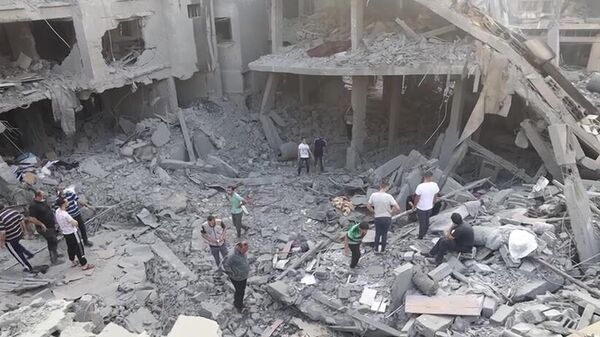The aftermath of Israel's strike on a Gaza apartment building - Sputnik International