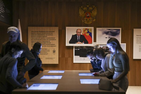 Visitors look at an exhibit at the Atom pavilion. - Sputnik International