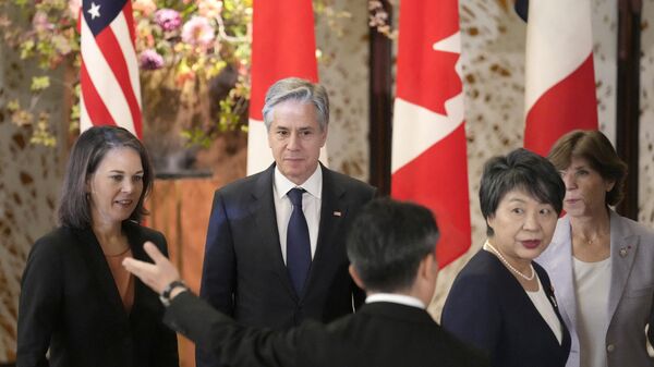 (L-R) Germany's Foreign Minister Annalena Baerbock, US Secretary of State Antony Blinken, Japan's Foreign Minister Yoko Kamikawa and France's Foreign Minister Catherine Colonna are escorted after a group photo session during their G7 foreign ministers' meetings in Tokyo on November 8, 2023.  - Sputnik International