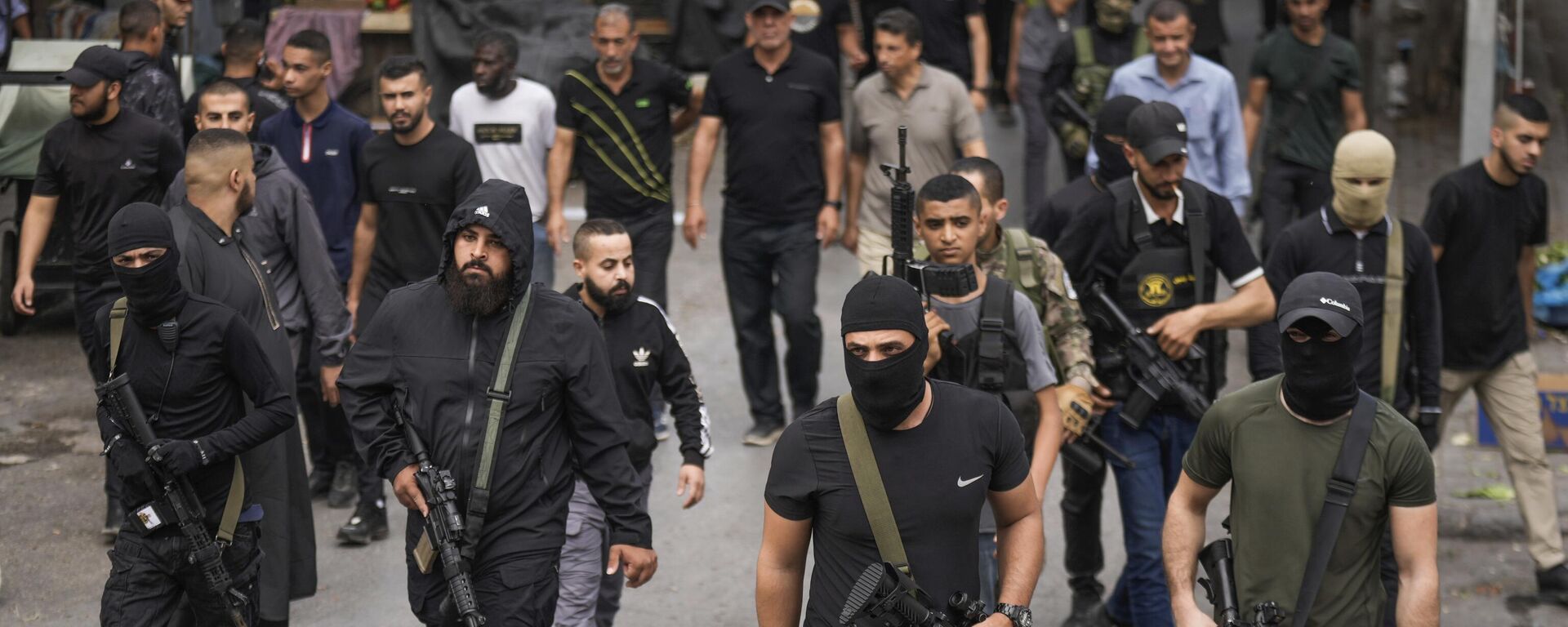 Palestinian militants attend the funeral of Aysar al-Amer, 25, a local commander in the Islamic Jihad militant group, and Jawad Turki, 19, in the West Bank city of Jenin, Friday, Oct. 27, 2023.  - Sputnik International, 1920, 08.11.2023