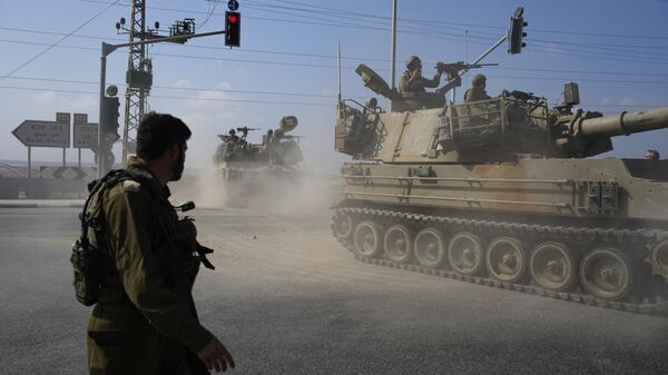 Israeli army tanks move towards the Gaza Strip border in southern Israel Wednesday, Nov.1, 2023.  - Sputnik International