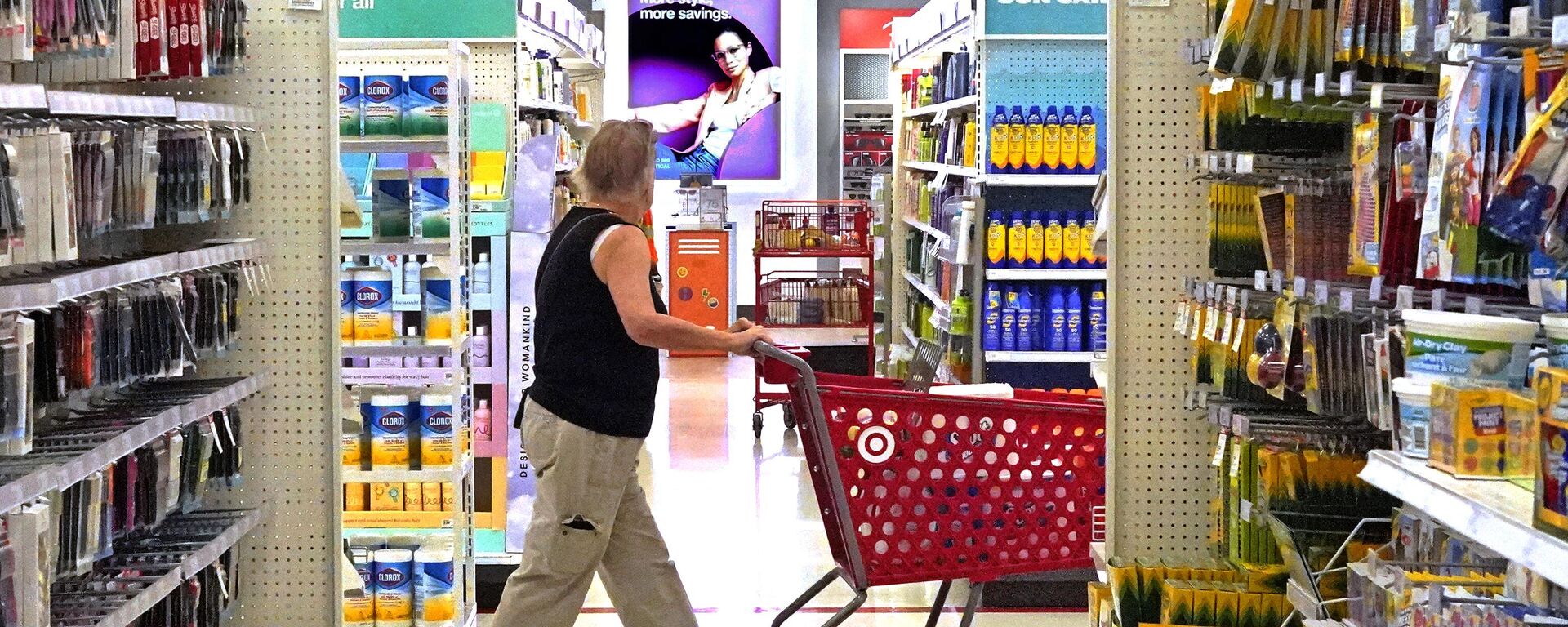 A shopper looks down an aisle in a Target store in Upper Saint Clair, Pa., on Friday, July 7, 2023. - Sputnik International, 1920, 21.11.2023