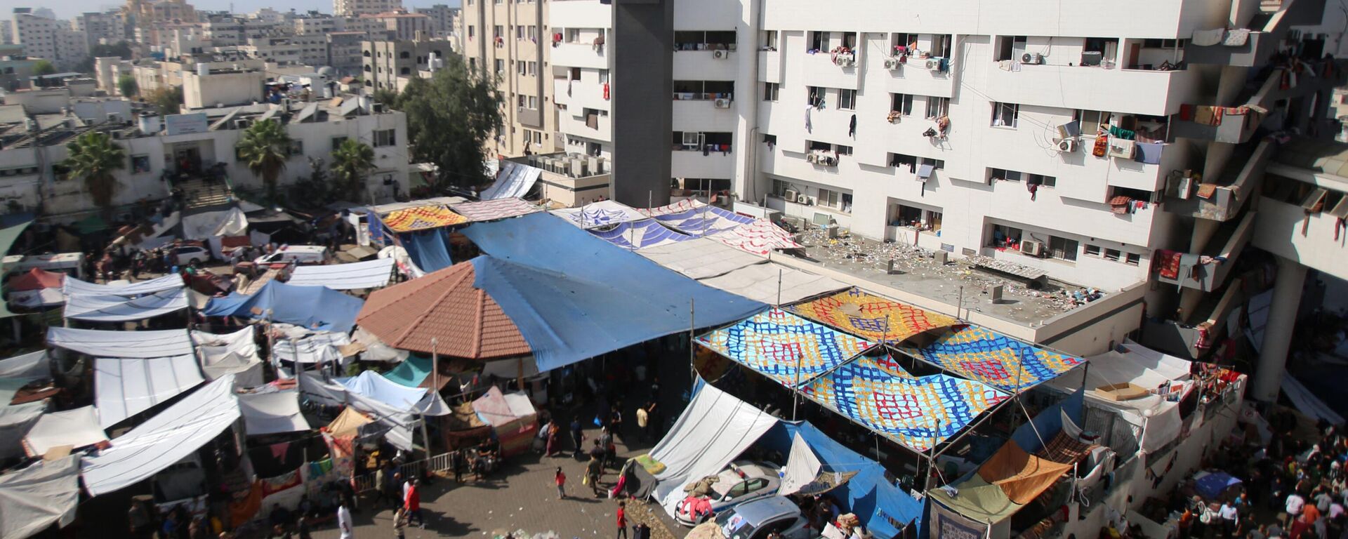 An aerial view shows the compound of Al-Shifa hospital in Gaza City on November 7, 2023, amid the ongoing battles between Israel and the Palestinian group Hamas. - Sputnik International, 1920, 14.11.2023