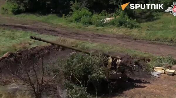 Russia’s Giatsint-S self-propelled artillery guns in action in Kupyansk direction - Sputnik International