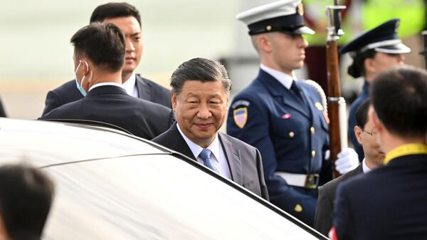 Chinese President Xi Jinping arrives at San Francisco International airport to attend the Asia-Pacific Economic Cooperation (APEC)  - Sputnik International