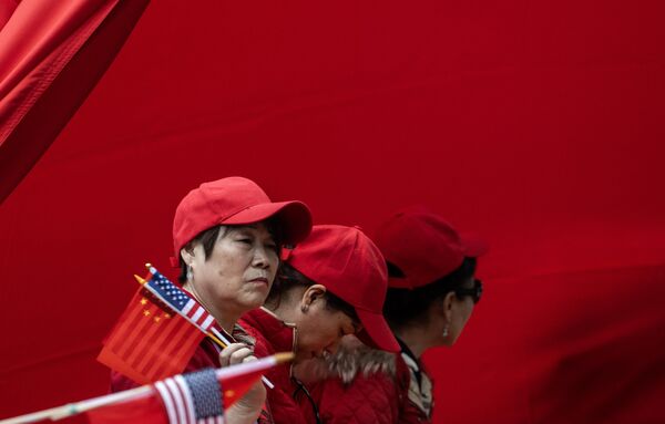 Chinese President Xi Jinping&#x27;s supporters eagerly await his arrival. - Sputnik International