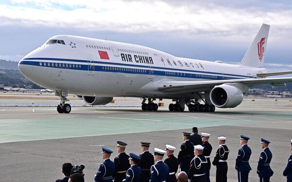 Chinese President Xi Jinping&#x27;s airplane touches down at San Francisco International Airport in San Francisco, California. - Sputnik International