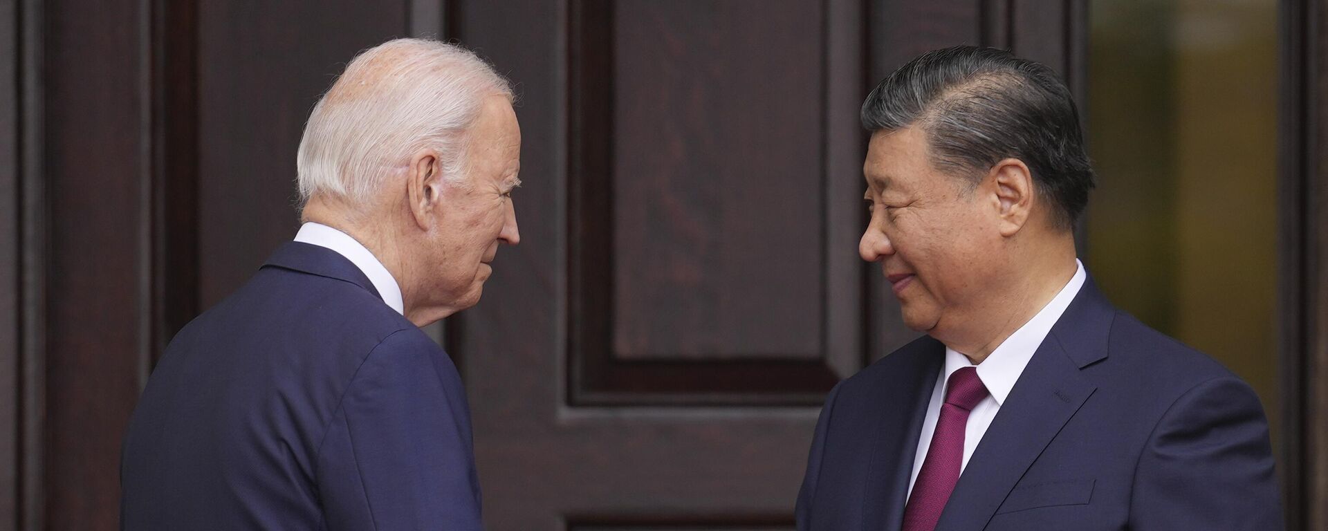 President Joe Biden greets China's President President Xi Jinping at the Filoli Estate in Woodside, Calif., Wednesday, Nov, 15, 2023, on the sidelines of the Asia-Pacific Economic Cooperative conference. - Sputnik International, 1920, 16.11.2023