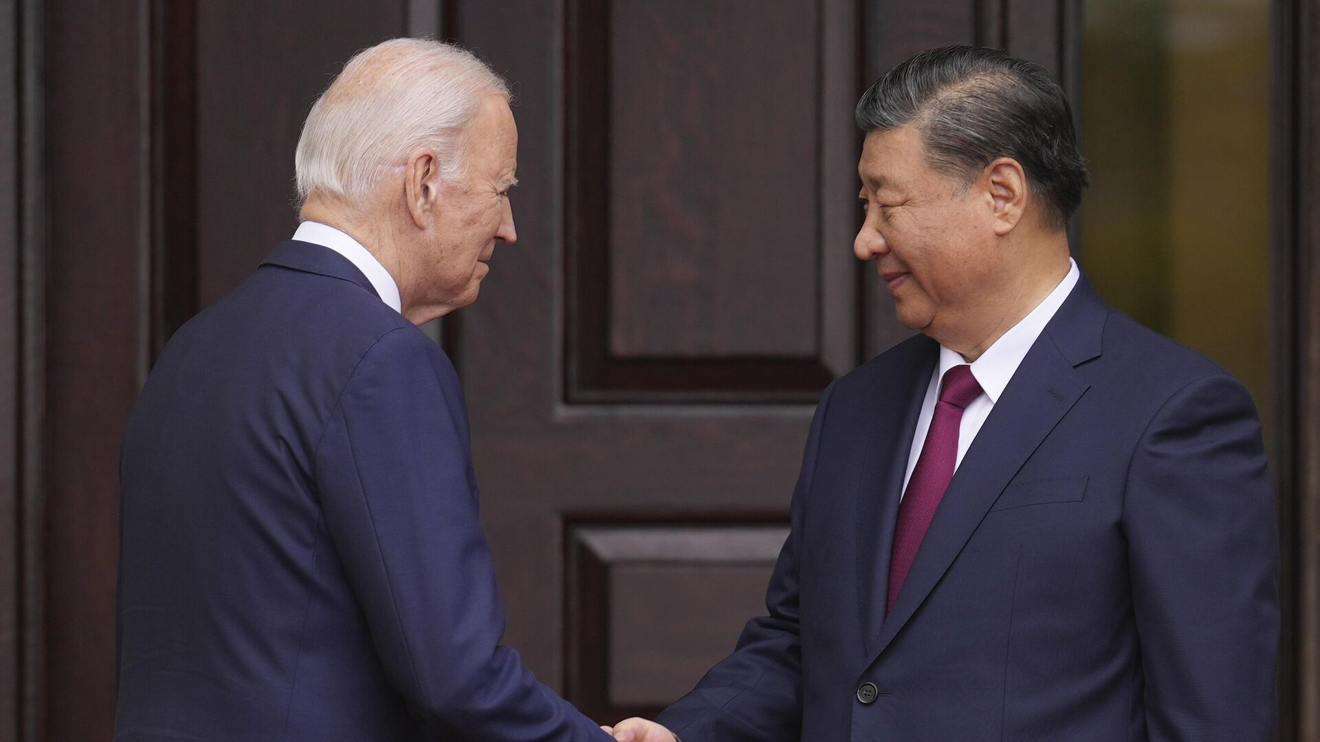 President Joe Biden greets China's President President Xi Jinping at the Filoli Estate in Woodside, Calif., Wednesday, Nov, 15, 2023, on the sidelines of the Asia-Pacific Economic Cooperative conference. - Sputnik International, 1920, 16.11.2023