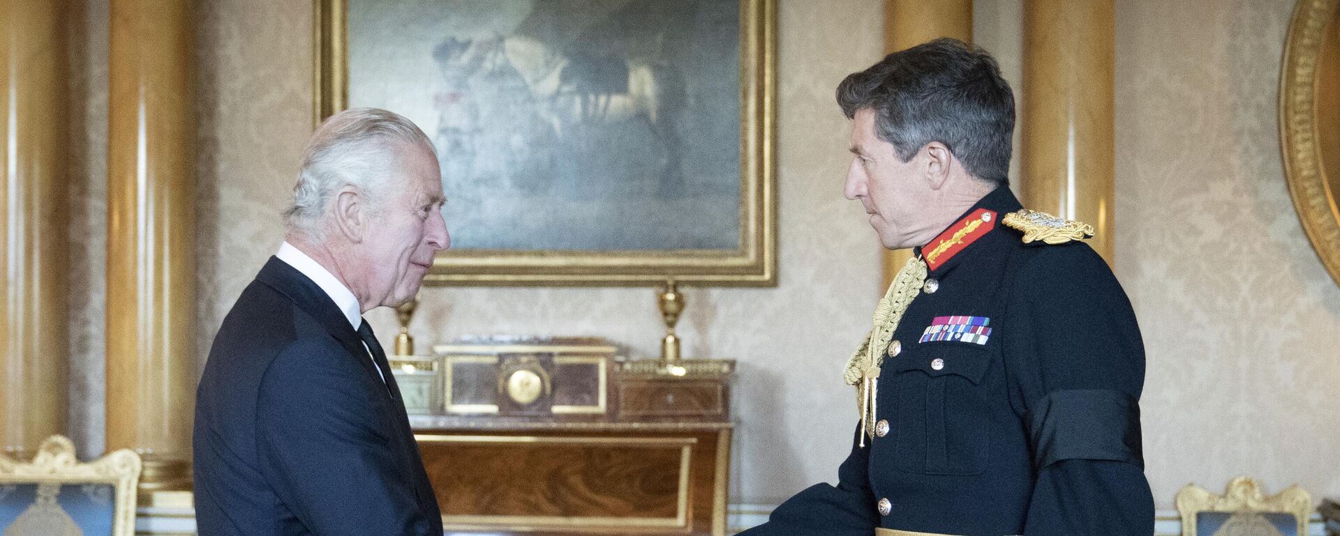 Britain's King Charles III greets Major General Gwyn Jenkins, Vice Chief of Defence Staff - Sputnik International, 1920, 16.11.2023