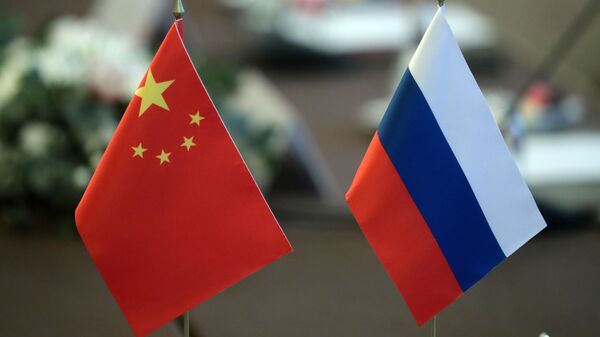 Russian and Chinese national flags - Sputnik International