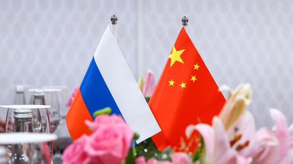 Russian and Chinese flags. File photo  - Sputnik International