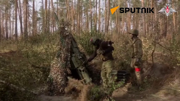 Watch Russian 2B9 Vasilyok Mortar Wipe out Ukrainian Stronghold - Sputnik International