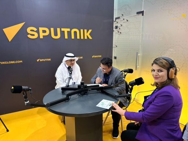 Mohammad Al-Yami (left), the acting director general of the Organization of Islamic Cooperation, and Sputnik Arabic radio host Nagam Kabbas (right) in the Sputnik Radio studio at the Global Media Congress 2023. - Sputnik International