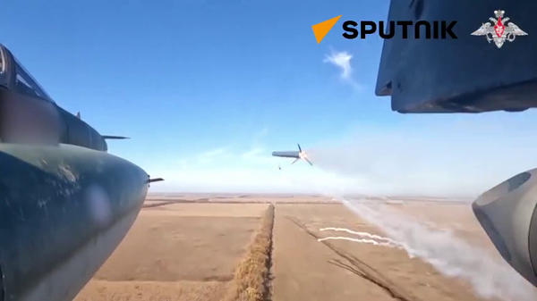Russian Attack Jets Strike Ukrainian Positions - Sputnik International