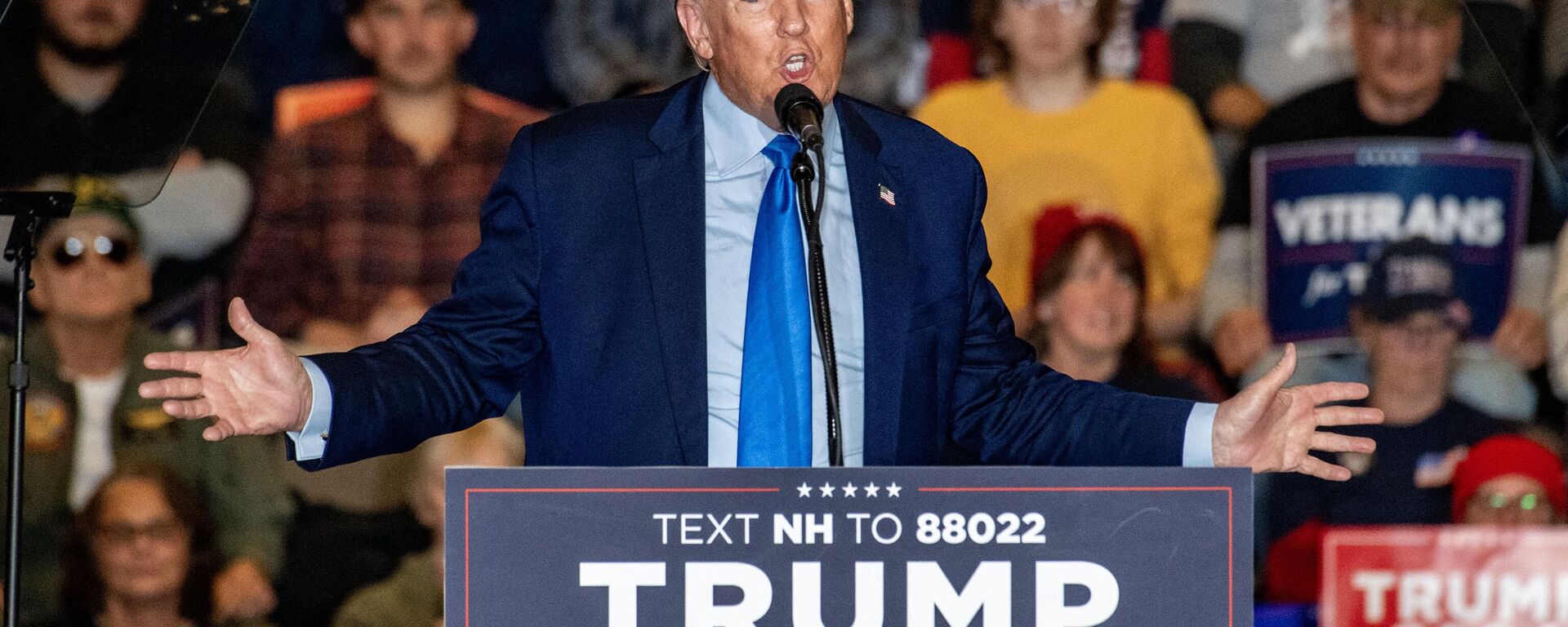 Former US president and 2024 Republican president candidate Donald Trump speaks at a campaign rally in Claremont, New Hampshire, on November 11, 2023.  - Sputnik International, 1920, 27.11.2023