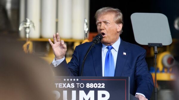 Former US President and 2024 Republican Presidential hopeful Donald Trump speaks during a campaign event at Trendsetter Engineering, Inc. in Houston, Texas, on November 2, 2023.  - Sputnik International