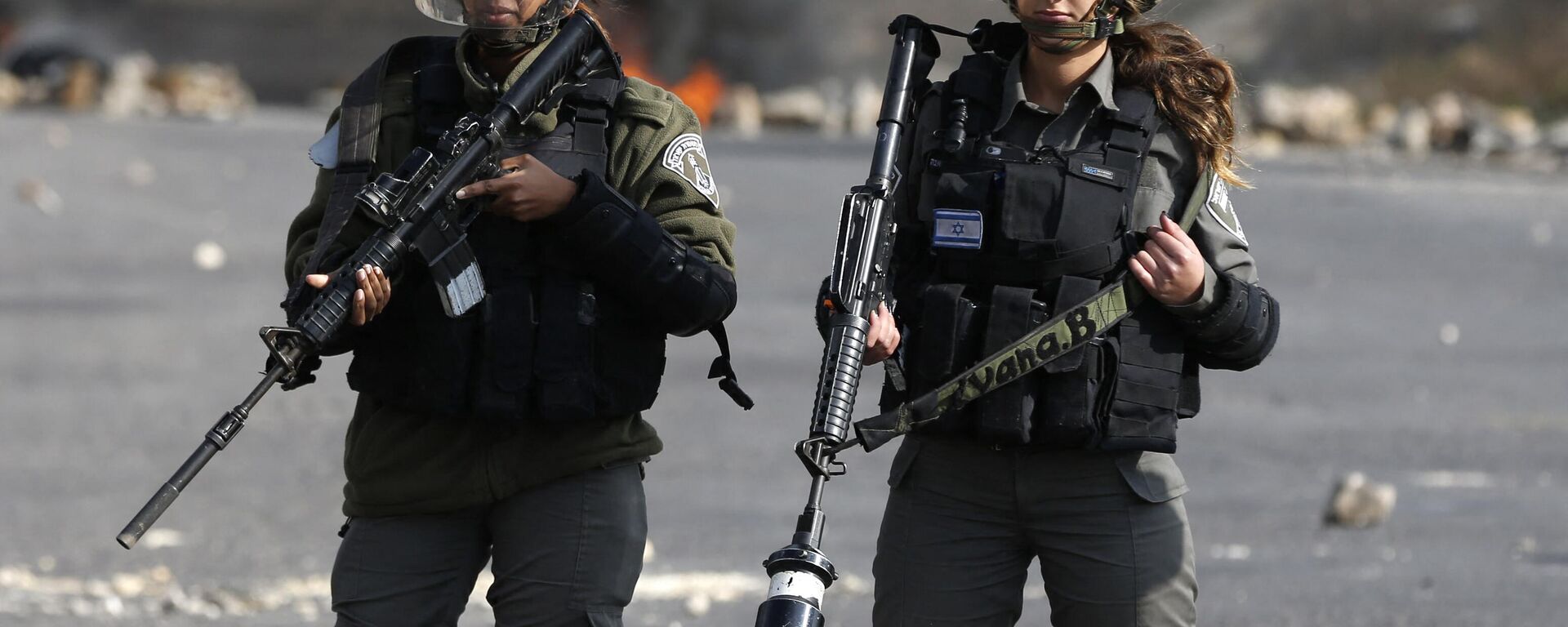 Israeli female border guards take position during clashes with Palestinians protestors on January 12, 2018 north of Ramallah in the Israeli-occupied West Bank.  - Sputnik International, 1920, 20.11.2023