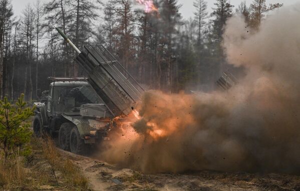 The BM-21 Grad MLRS fires at positions of the Ukrainian Armed Forces. - Sputnik International