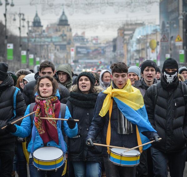 Participants of a rally for Ukraine&#x27;s European integration during a march along the Khreshchatyk Street in Kiev. - Sputnik International