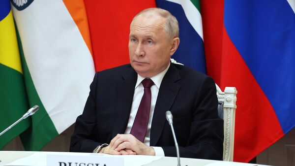 Russian President Vladimir Putin takes part in a virtual emergency summit of the BRICS bloc of nations dedicated to the Palestinian-Israeli conflict. November 21, 2023. - Sputnik International