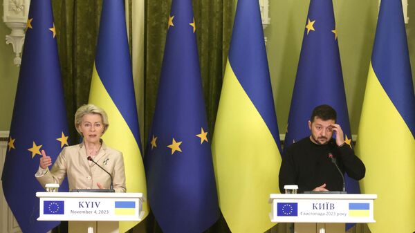European Commission President Ursula von der Leyen (L) and Ukraine's President Volodymyr Zelensky (R) give a joint press conference following their talks in Kiev on November 4, 2023. - Sputnik International
