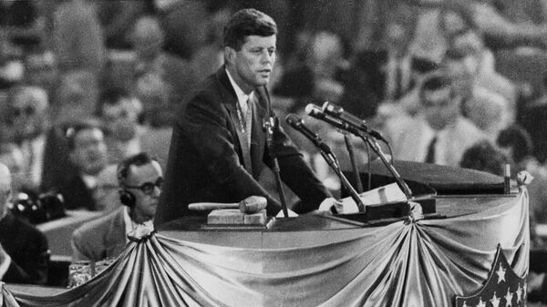 Сенатор Джон Ф. Кеннеди на выборах 1956 года в Чикаго - Sputnik International