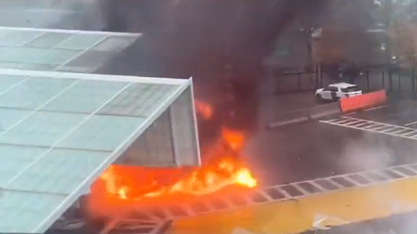 A still image from footage of a car explosion on the US side of the Rainbow Bridge, which connects the US and Canada across the Niagara River, on November 22, 2023. - Sputnik International