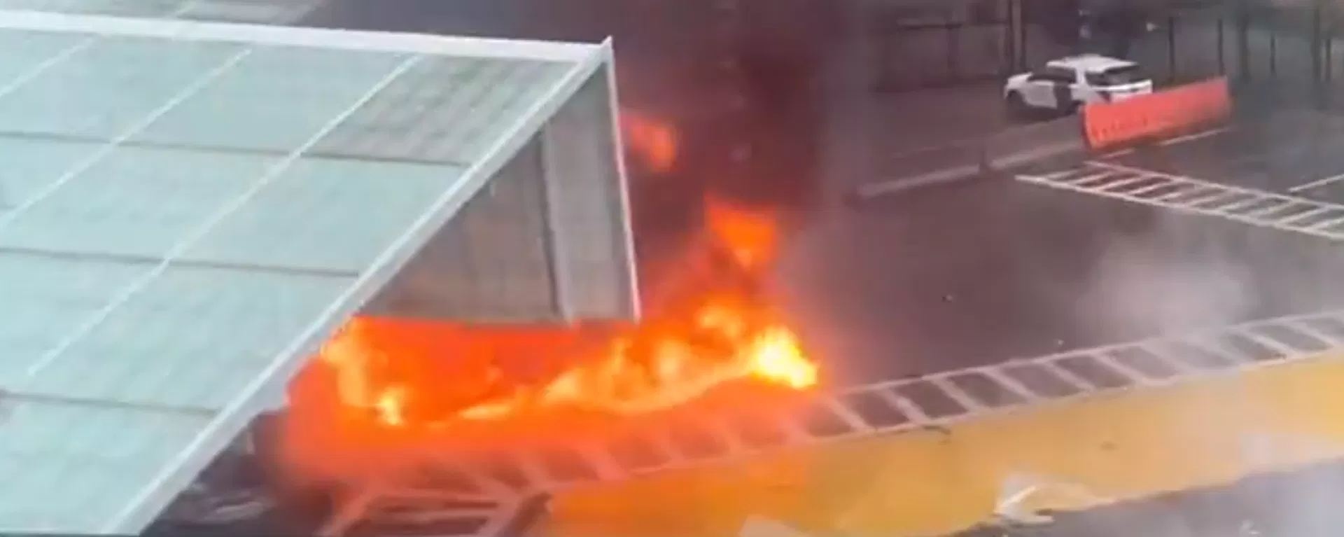 A still image from footage of a car explosion on the US side of the Rainbow Bridge, which connects the US and Canada across the Niagara River, on November 22, 2023. - Sputnik International, 1920, 22.11.2023