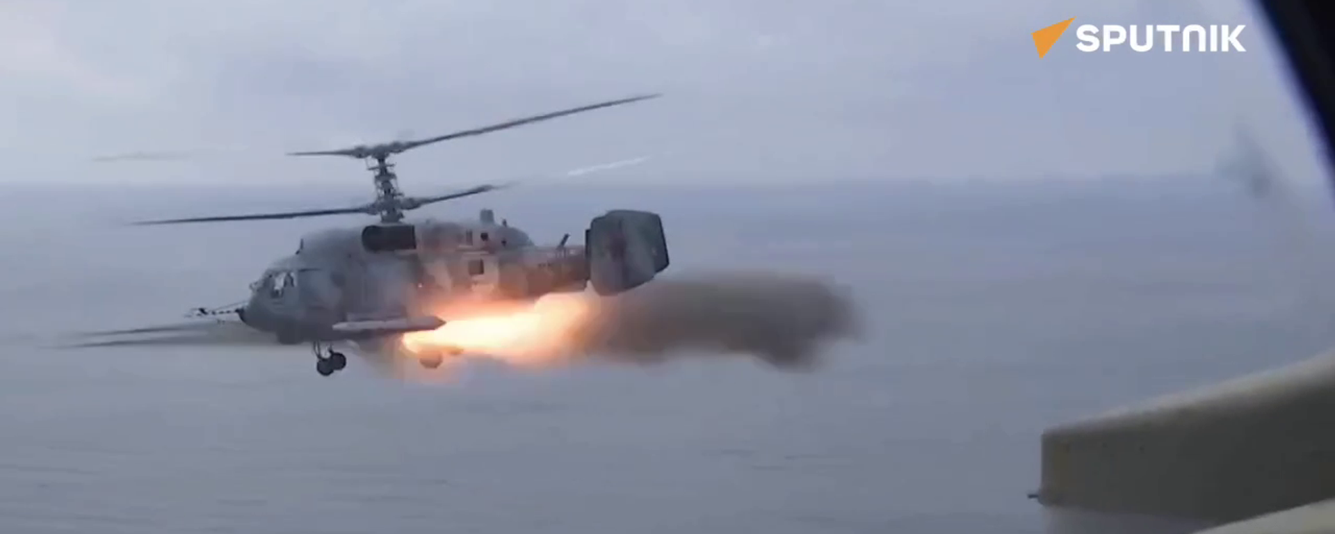 Watch Russian Ka-29 & Mi-8 Choppers Launch Strikes Near Crimean Coast - Sputnik International, 1920, 24.11.2023