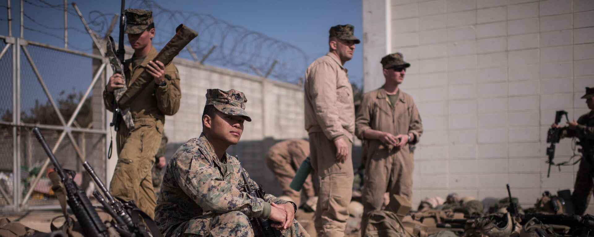 In a photo taken on March 15, 2016 US soldiers of the 13th and 31st Marine Expeditionary Units gather after arriving on shore during a joint military exercise with South Korea entitled 'Ssang Yong', near the southeastern port city of Pohang - Sputnik International, 1920, 24.11.2023
