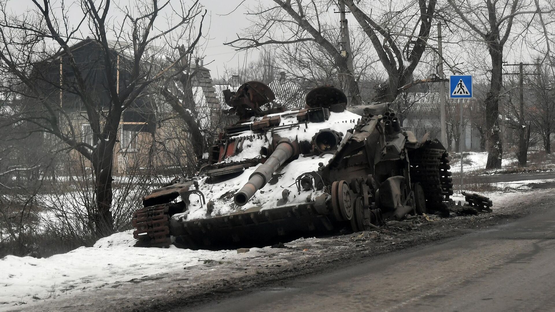 Ukraine's destroyed T-64 tank is seen in the Russian special operation zone. File photo - Sputnik International, 1920, 10.02.2024
