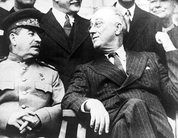 Joseph Stalin and   Franklin D. Roosevelt at the Tehran Conference (December 1, 1943). - Sputnik International