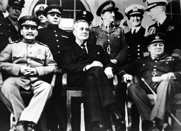 Joseph Stalin (left), Franklin D. Roosevelt (center) and Winston Churchill (left) with their delegations at the Tehran Conference (November 28, 1943 – December 1, 1943). - Sputnik International