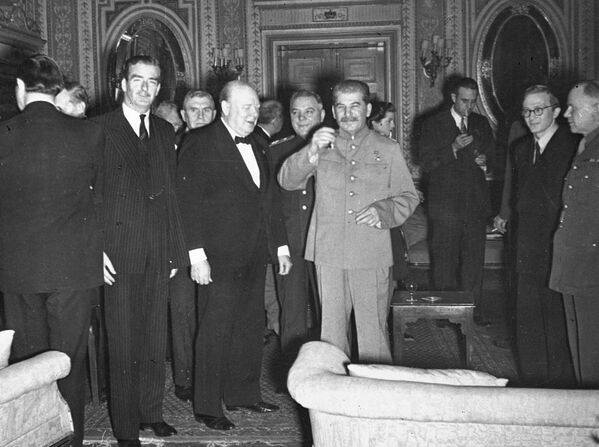 UK Foreign Minister Anthony Eden (left), UK Prime Minister Winston Churchill (center), and Soviet leader Joseph Stalin (right) at the PM Churchill’s 69th birthday party in Tehran, Iran (November 30, 1943). Stalin and Churchill present for a trilateral meeting with US President Roosevelt. - Sputnik International