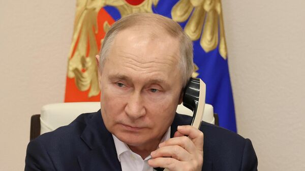 Russia's President Vladimir Putin speaks on the phone. - Sputnik International